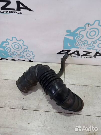 Патрубок воздушного фильтра Mitsubishi Pajero 4