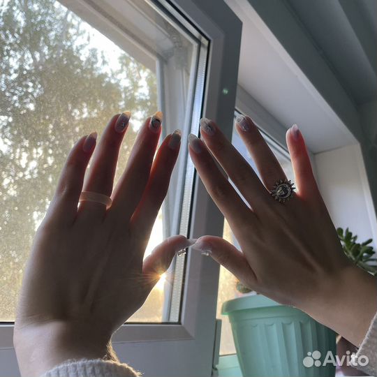 Нужна модель на маникюр