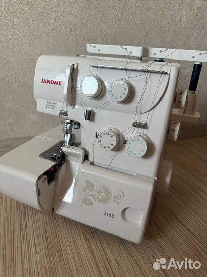 Оверлок janome 210d