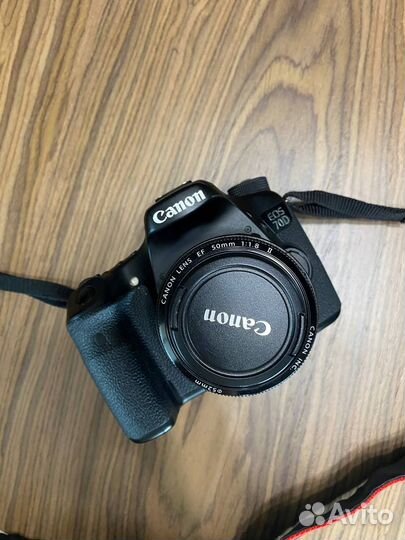 Canon EOS 70D с объективом