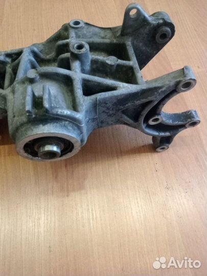 Кронштейн генератора Volkswagen Passat B5 седан