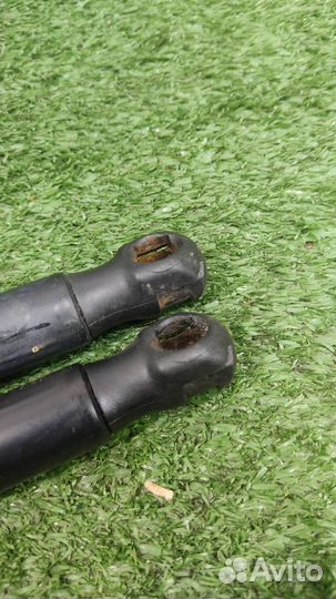 Амортизатор багажника (2 шт) Land Rover Freelande