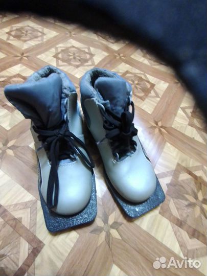 Лыжные ботинки