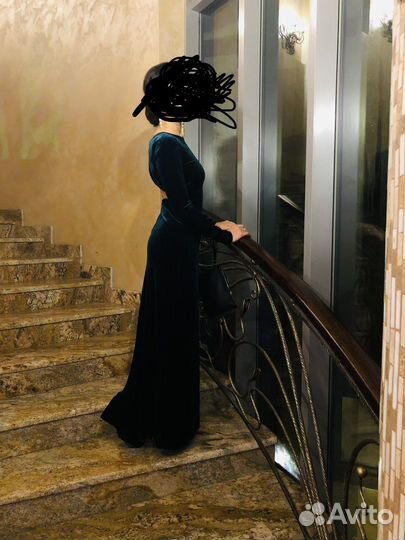 Платье изумрудного цвета 42-44