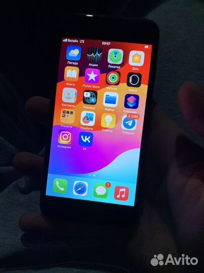 iPhone se 2020 64gb red