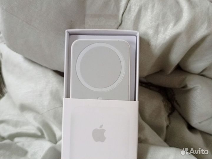 Повербанк apple
