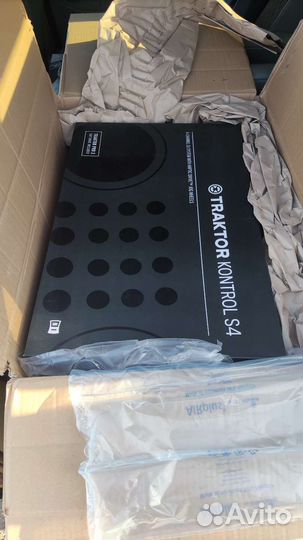 Dj контроллер NI Traktor Kontrol S4 Mk3 Новый