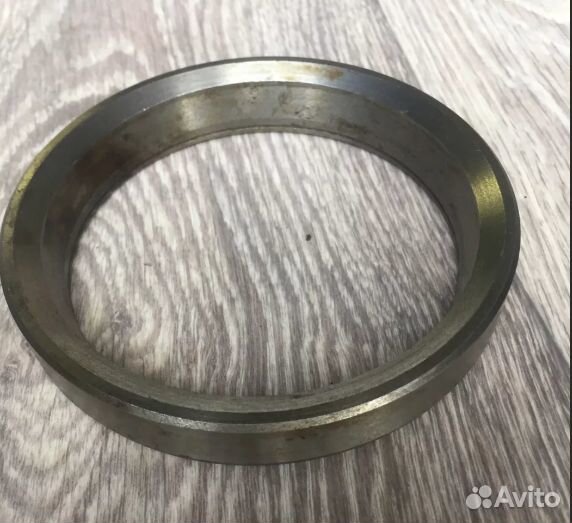 Седло выпускного клапана U10136460 KMP Brand