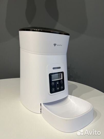 Автоматическая кормушка для собак и кошек