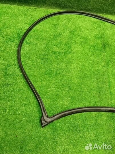 Уплотнитель передней правой двери Kia Rio 3