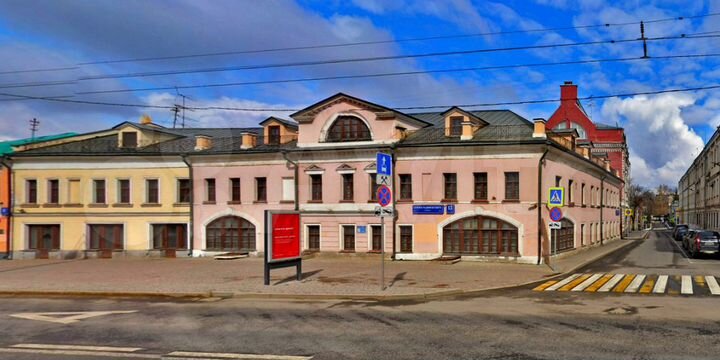 Здание, 1300 м²