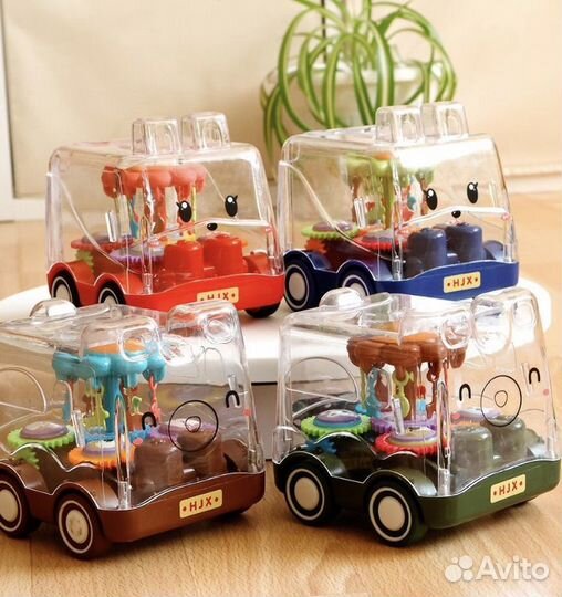 Машинка с шестеренками. Игрушка