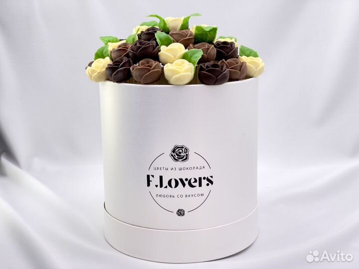 Шоколадные розы в коробке