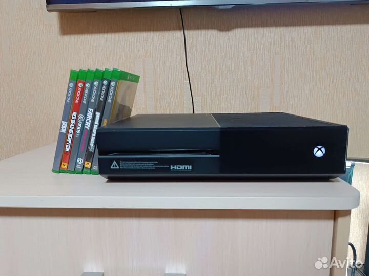 Xbox One + 7 игр + 2 Геймпада