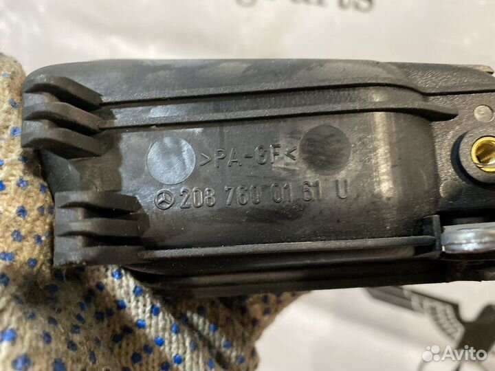 Ручка двери внутренняя левая Mercedes W208