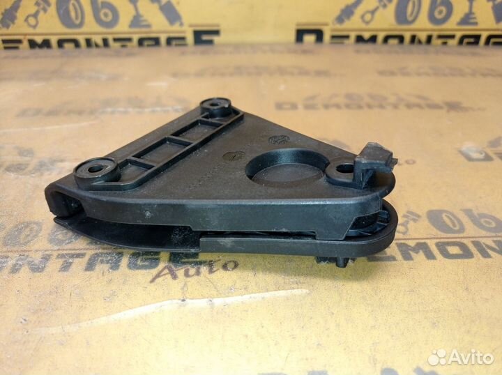 Кронштейн знака аварийной остановк Passat B5 Седан