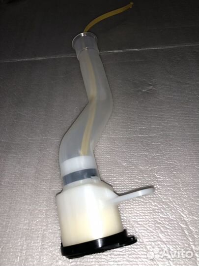 Горловина бачка toyota corolla auris 8531912530