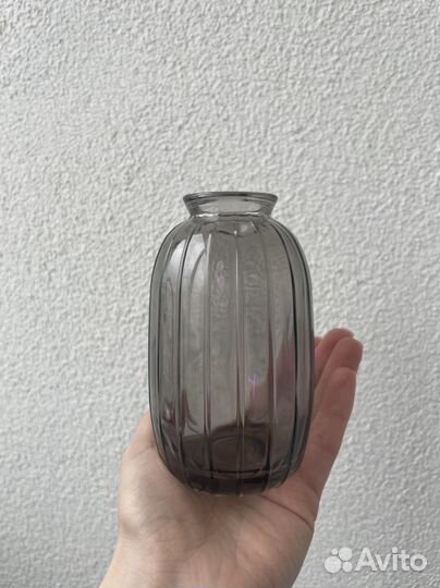 Маленькая интерьерная ваза