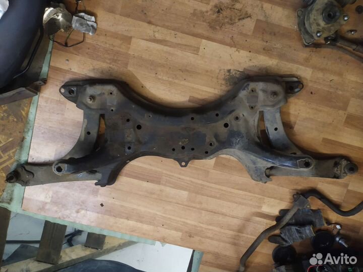 Подрамник передний Джили Эмгранд седан