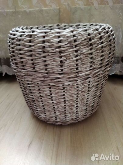 Кашпо из ротанга напольное