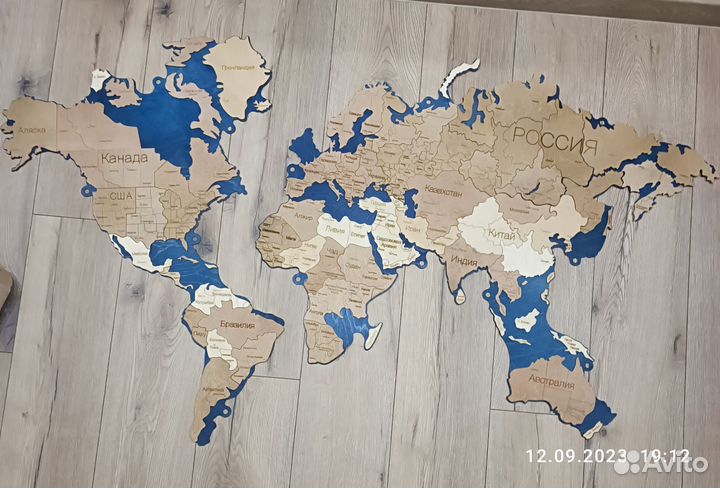 Деревянная карта мира