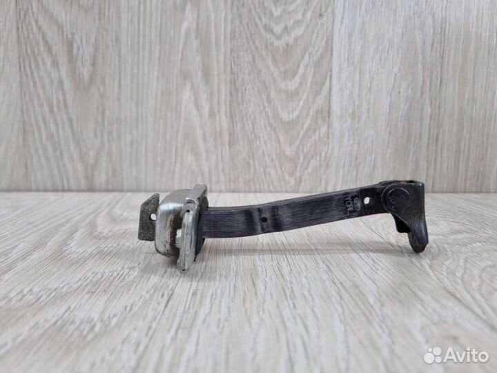 Ограничитель двери задний левый Hyundai Solaris 2