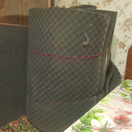 Акустический поролон, дверь, студийный стол