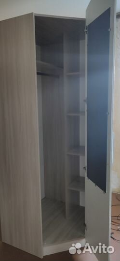 Угловой шкаф с зеркалом