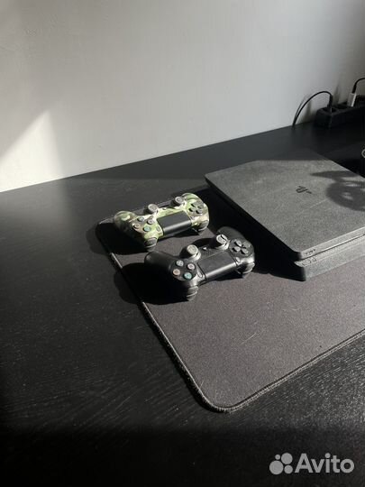 PS4 Slim с геймпадами