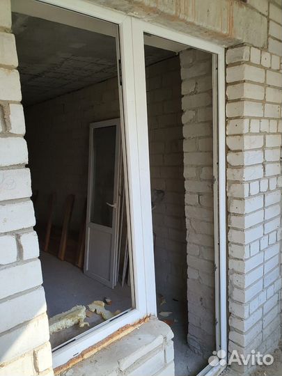 Дверь пластиковая бу с окном