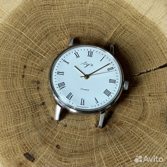 Луч - римские цифры - мужские наручные часы СССР