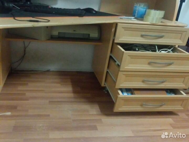 Компьютерный стол