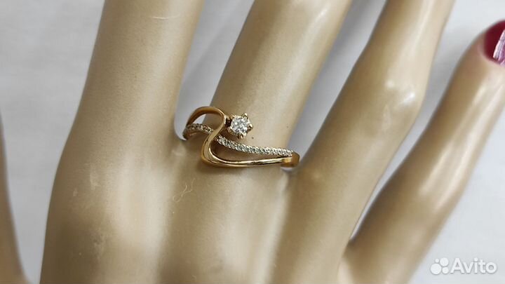 Кольцо из розового золота с фианитами