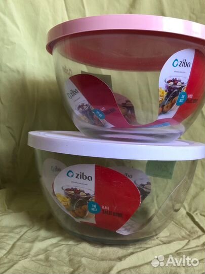 Стеклянный контейнер с крышкой салатница