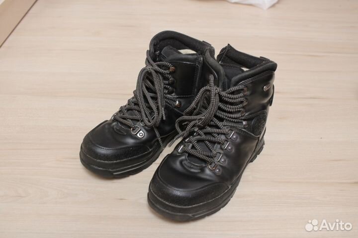 Продам зимние ботинки на мальчика
