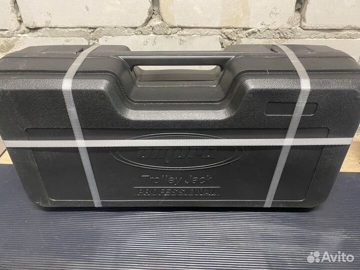 Домкрат подкатной 2т Ombra