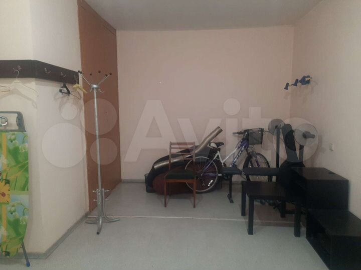 3-к. квартира, 90 м², 1/3 эт.