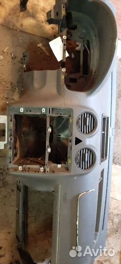 Приборная панель w