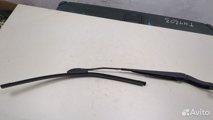 Щеткодержатель левый передний Cadillac Escalade 4