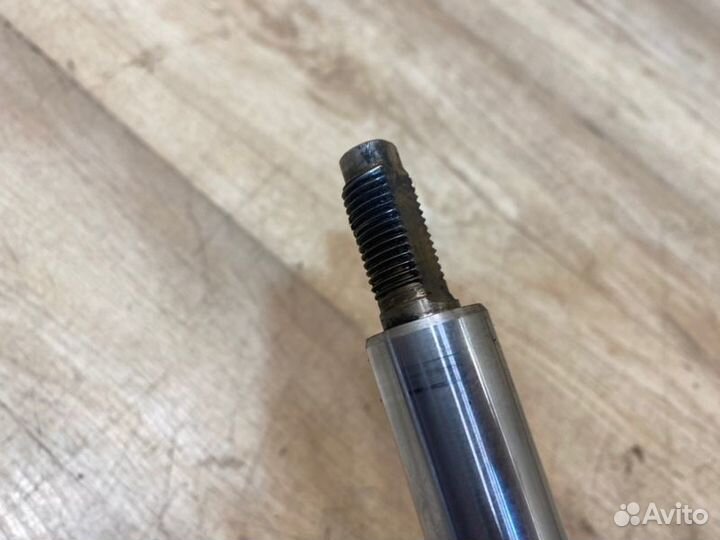 Амортизатор передний правый Kia Clarus универсал