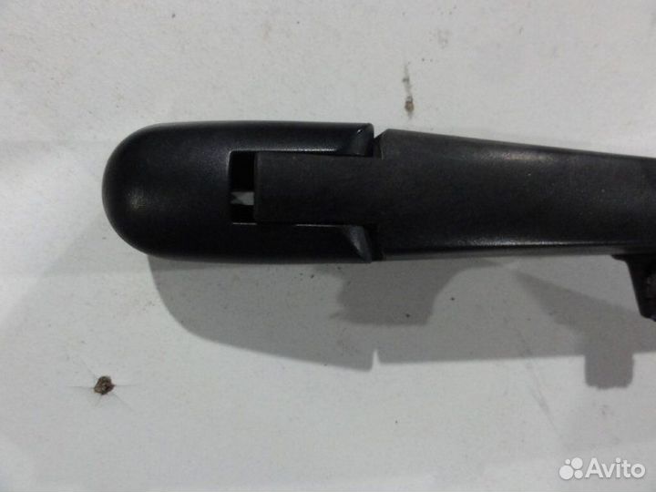 Поводок стеклоочистителя задний Infiniti Qx56 1