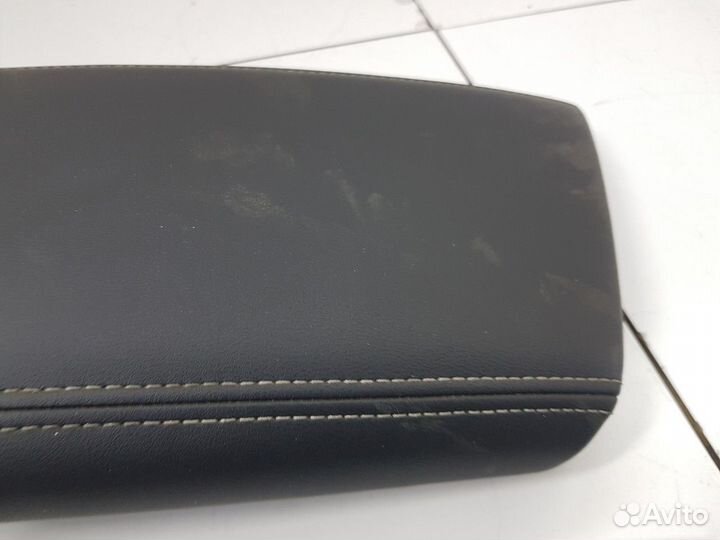 Подлокотник центральной консоли