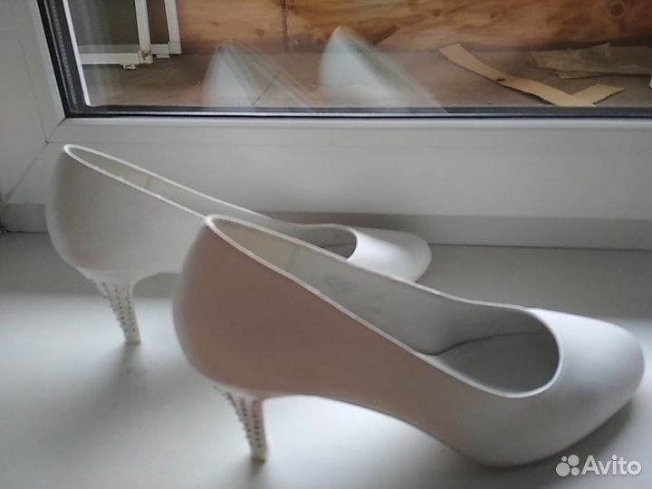 Кожаные белые туфли