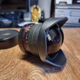 Объектив Samyang 8mm f/3.5 для Canon EF-S