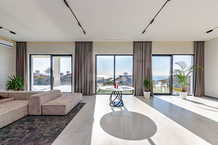 Дом 305 м² на участке 6 сот.