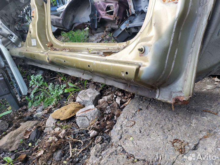 Порог правый. Renault Sandero Stepwey 2.2017г