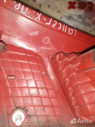 Фонарь багажника правый Mitsubishi lancer 10 хетчб