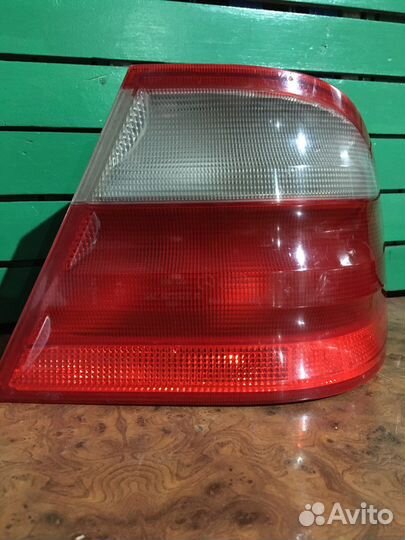 Фонарь задний правый Mercedes CLK W208