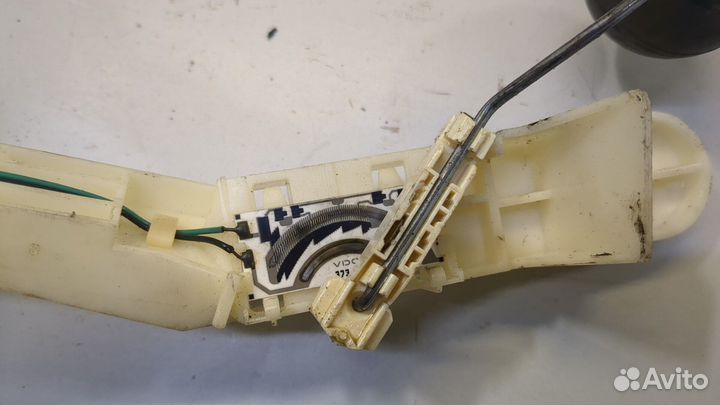 Датчик уровня топлива Audi A8 (D2), 1997