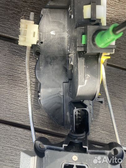 Замок задний левый opel astra j